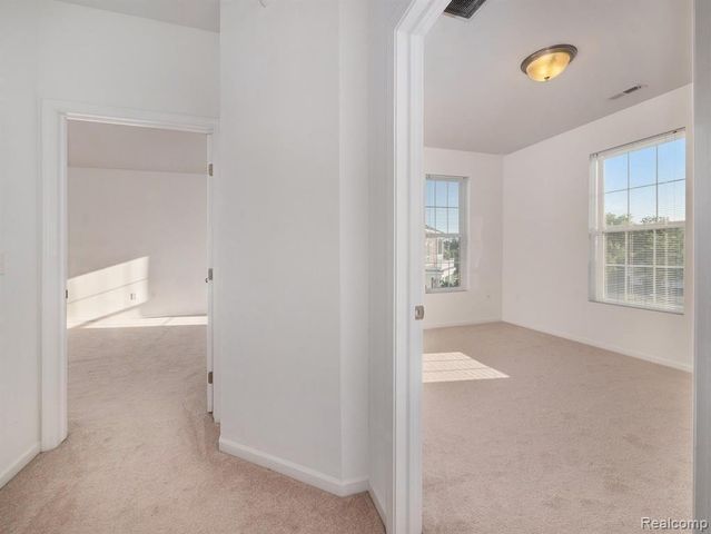 964 W Summerfield Glen Circle 96, Scio Twp, MI 48103