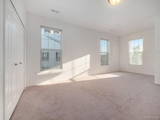 964 W Summerfield Glen Circle 96, Scio Twp, MI 48103