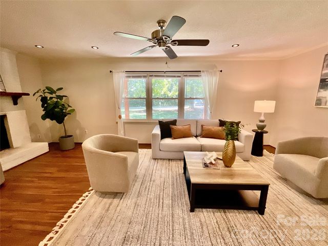 9500 Harvest Lane, Davidson, NC 28036