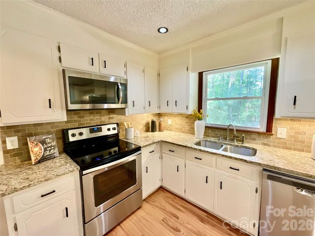9500 Harvest Lane, Davidson, NC 28036