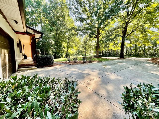 9500 Harvest Lane, Davidson, NC 28036