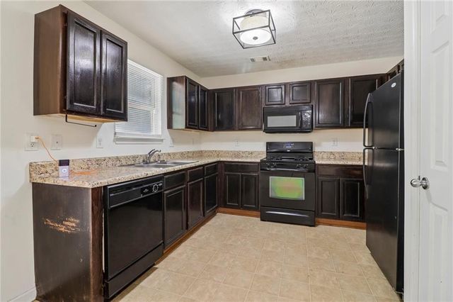 9425 Lakeview Road, Union City, GA 30291