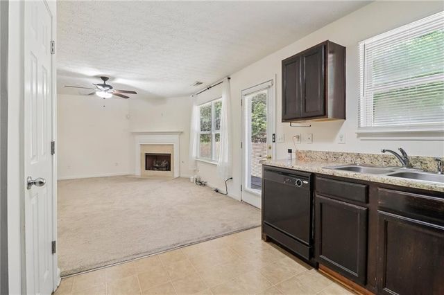 9425 Lakeview Road, Union City, GA 30291