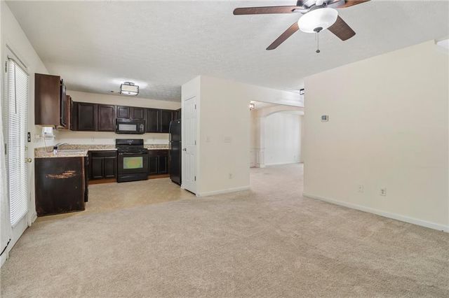 9425 Lakeview Road, Union City, GA 30291