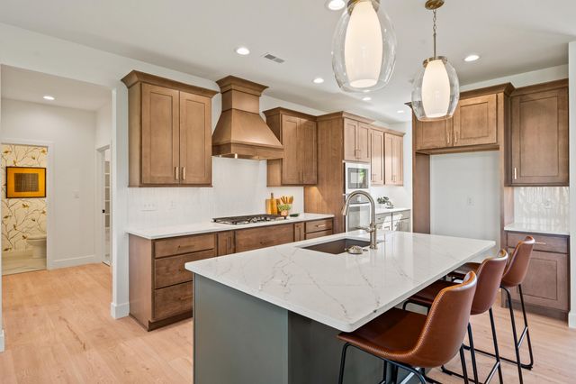 2805 EASLEY CABIN CIR, Columbia, MO 65201