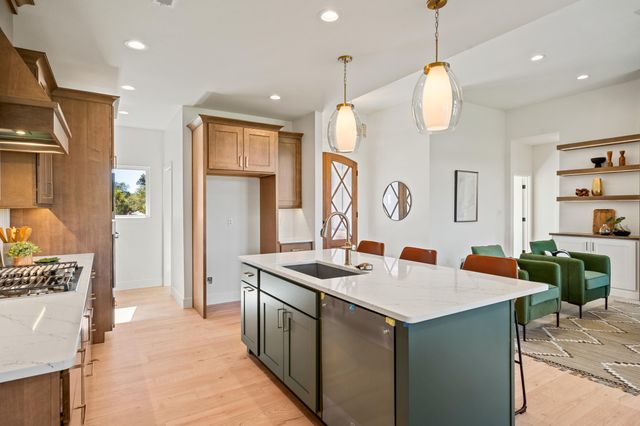 2805 EASLEY CABIN CIR, Columbia, MO 65201