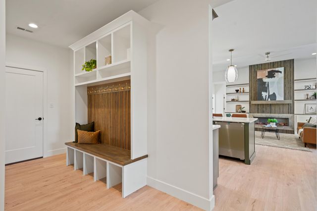 2805 EASLEY CABIN CIR, Columbia, MO 65201