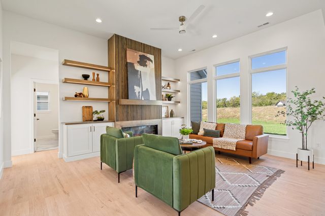 2805 EASLEY CABIN CIR, Columbia, MO 65201