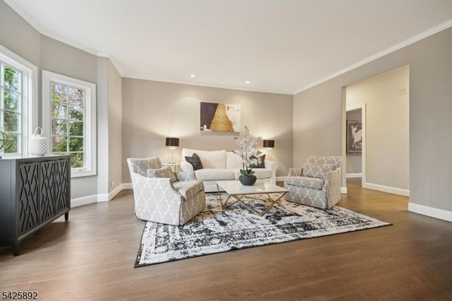 50 Sequoia Dr, Watchung Boro, NJ 07069