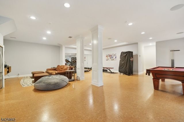 50 Sequoia Dr, Watchung Boro, NJ 07069