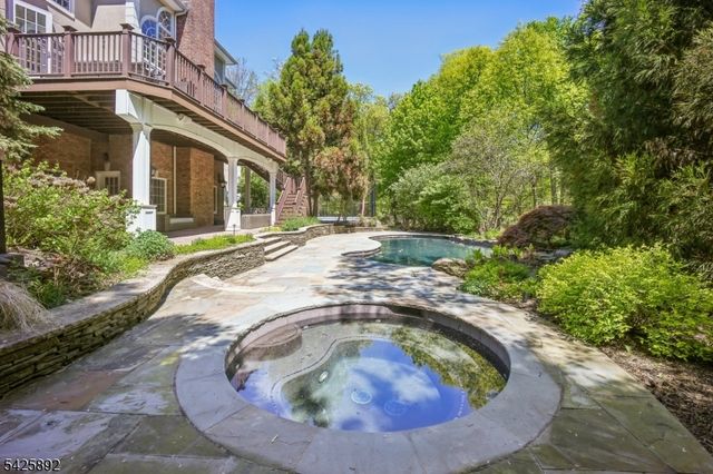 50 Sequoia Dr, Watchung Boro, NJ 07069