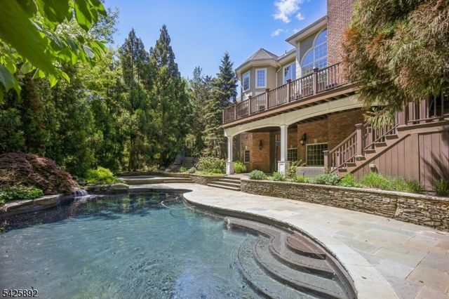 50 Sequoia Dr, Watchung Boro, NJ 07069