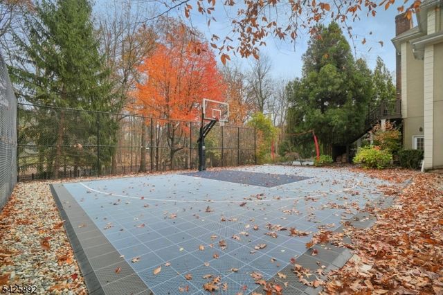 50 Sequoia Dr, Watchung Boro, NJ 07069