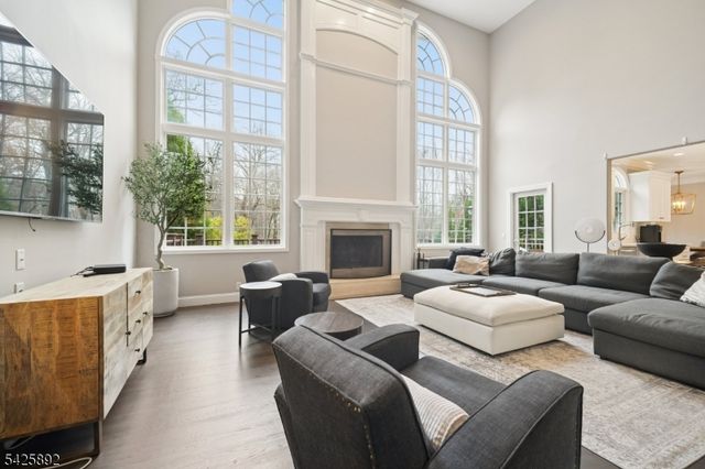 50 Sequoia Dr, Watchung Boro, NJ 07069