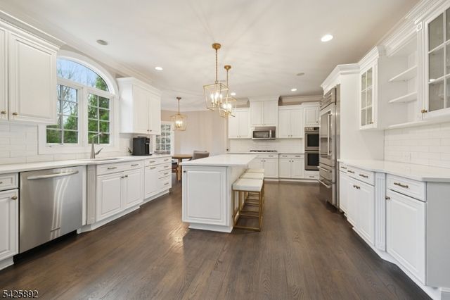 50 Sequoia Dr, Watchung Boro, NJ 07069