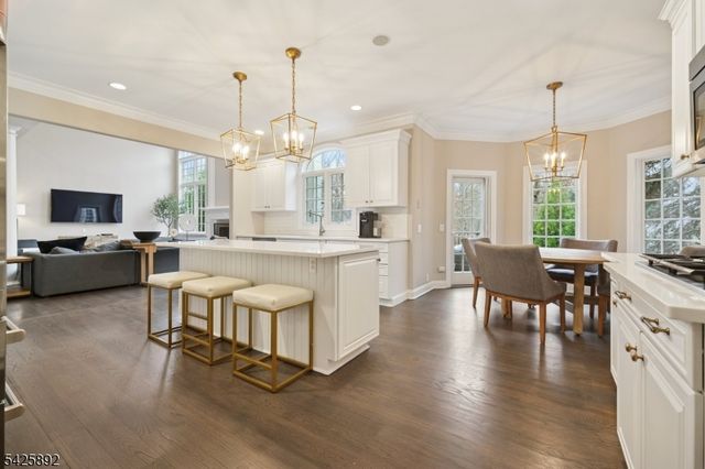50 Sequoia Dr, Watchung Boro, NJ 07069