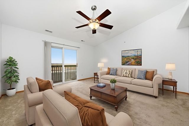 575 N Strack Street 302, Cortland, IL 60112