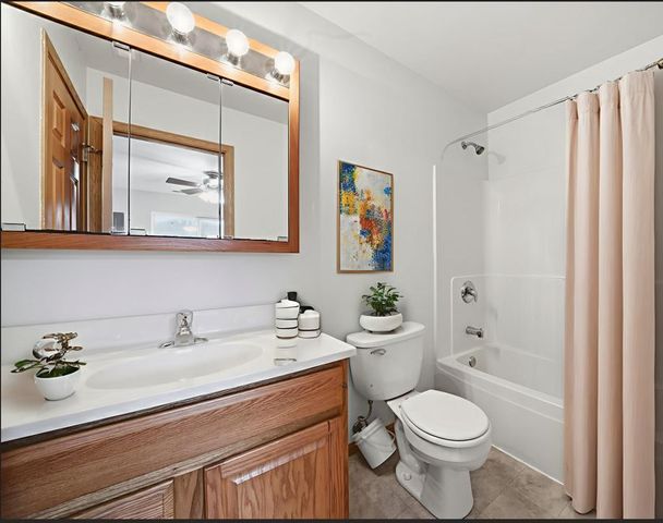 575 N Strack Street 302, Cortland, IL 60112