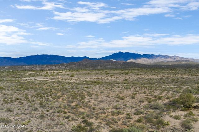 12529 S High Noon Trail, Vail, AZ 85641