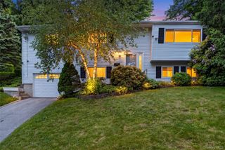 4 Pamela Lane, Valhalla, NY 10595