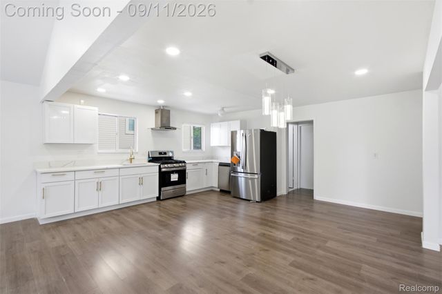 3465 Fox Hill Drive, Sterling Heights, MI 48310