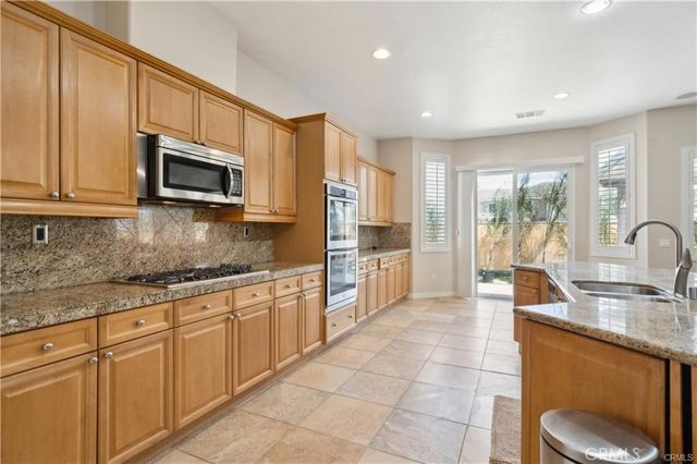 2 Villa Roma, Lake Elsinore, CA 92532