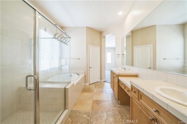 2 Villa Roma, Lake Elsinore, CA 92532