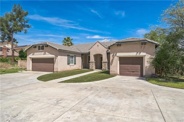 2 Villa Roma, Lake Elsinore, CA 92532