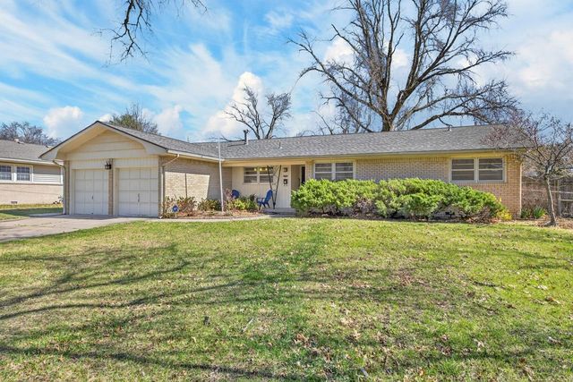 1022 N Stratford Ln, Wichita, KS 67206