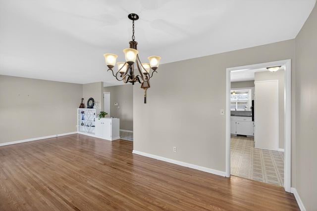 1022 N Stratford Ln, Wichita, KS 67206