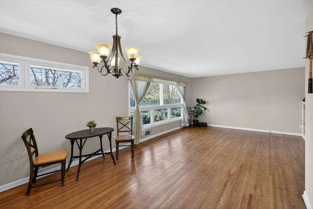 1022 N Stratford Ln, Wichita, KS 67206