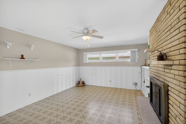 1022 N Stratford Ln, Wichita, KS 67206