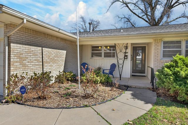 1022 N Stratford Ln, Wichita, KS 67206