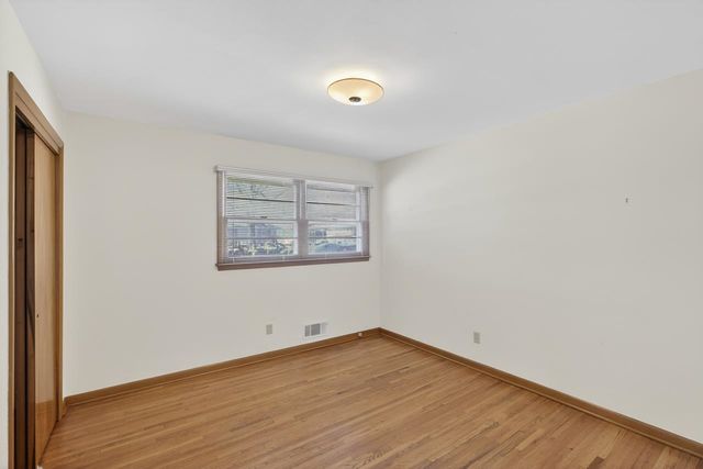 1022 N Stratford Ln, Wichita, KS 67206