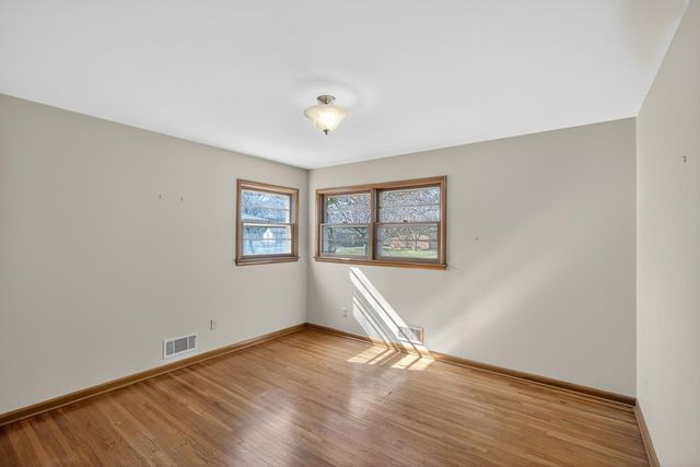 1022 N Stratford Ln, Wichita, KS 67206