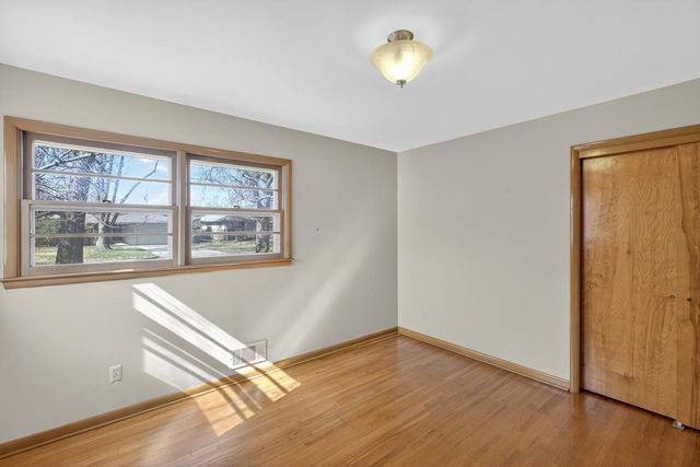 1022 N Stratford Ln, Wichita, KS 67206