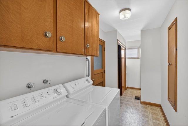 1022 N Stratford Ln, Wichita, KS 67206