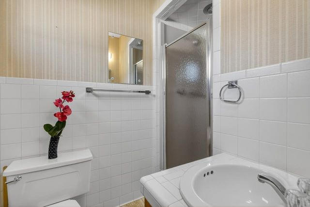 1022 N Stratford Ln, Wichita, KS 67206