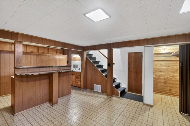 1022 N Stratford Ln, Wichita, KS 67206