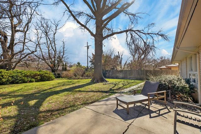 1022 N Stratford Ln, Wichita, KS 67206