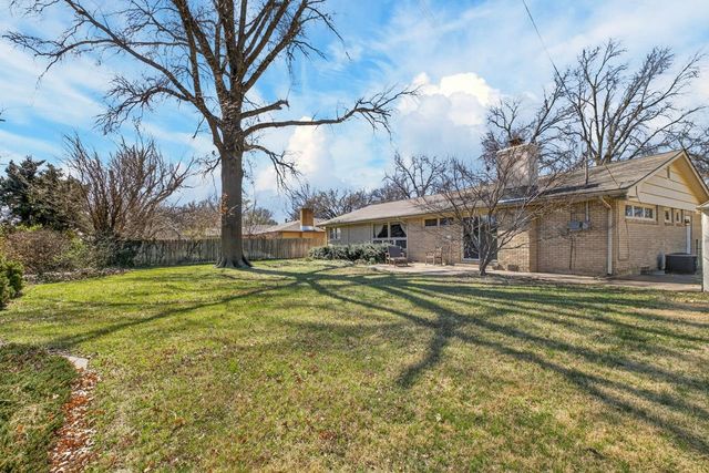 1022 N Stratford Ln, Wichita, KS 67206