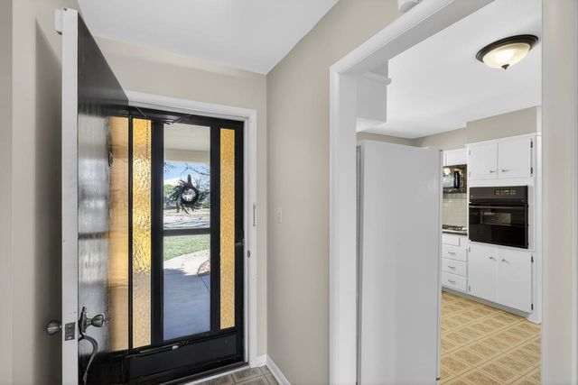 1022 N Stratford Ln, Wichita, KS 67206