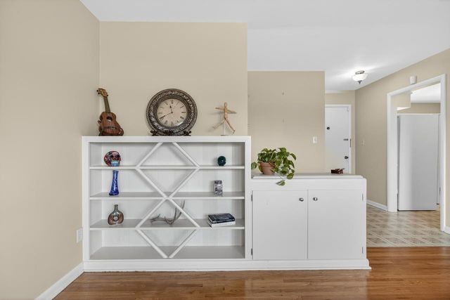 1022 N Stratford Ln, Wichita, KS 67206