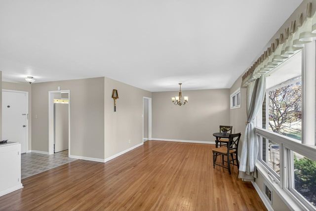 1022 N Stratford Ln, Wichita, KS 67206