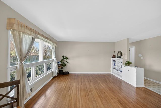 1022 N Stratford Ln, Wichita, KS 67206