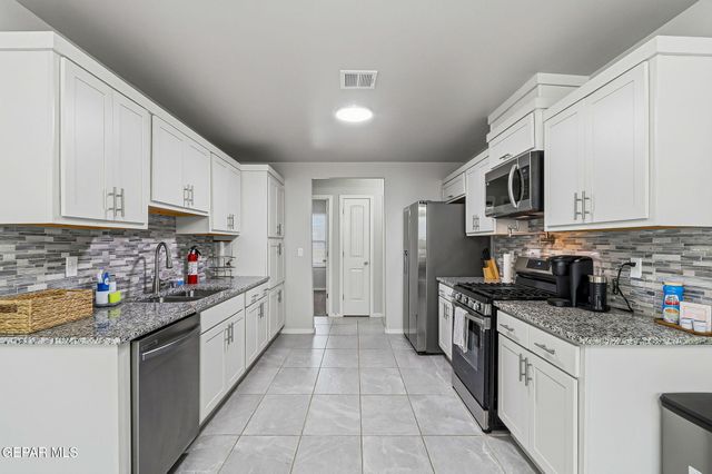 664 Paseo Modesto Drive, Horizon City, TX 79928