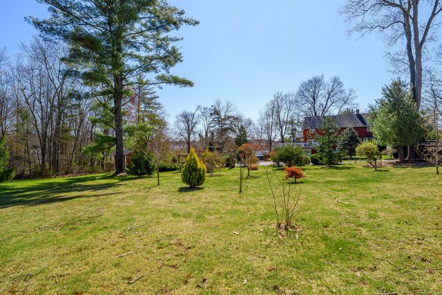 7 McNeil Road, Bethel, CT 06801
