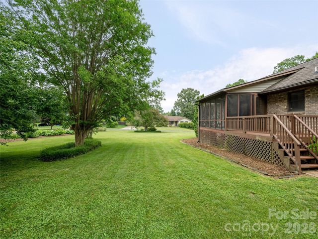 2 Bannerwood Drive, Horse Shoe, NC 28742
