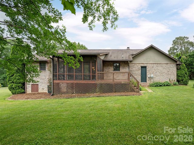 2 Bannerwood Drive, Horse Shoe, NC 28742