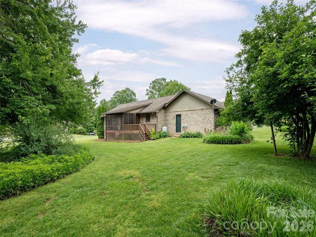 2 Bannerwood Drive, Horse Shoe, NC 28742